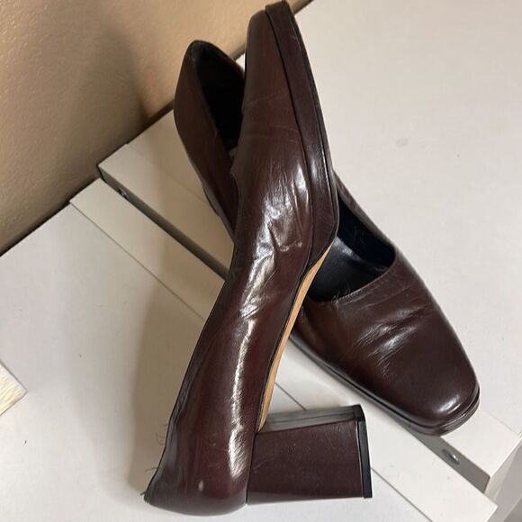 Brown block heel square toe pump by Bloomingdale’s size 9 1/2 - Picture 4 of 4